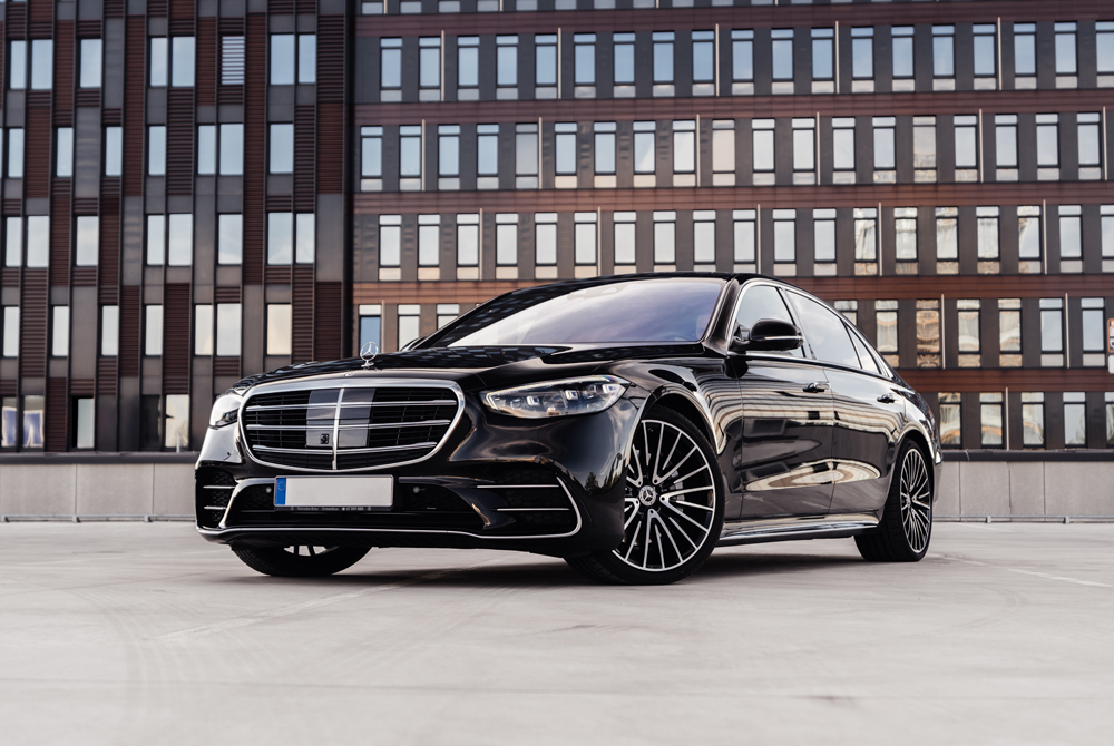 Rent a luxury limousine